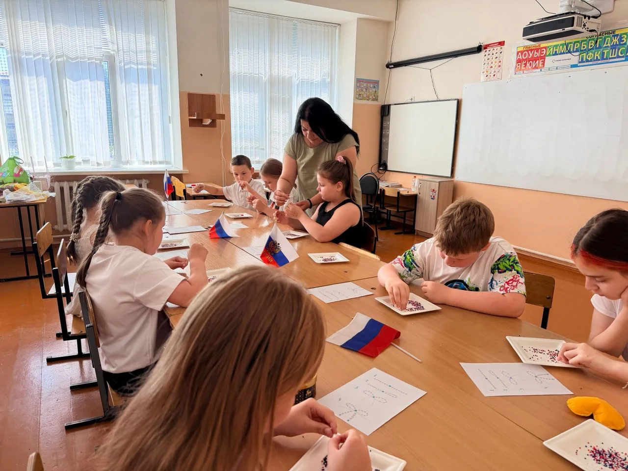 🇷🇺Наш любимый триколор

✨В преддверии праздника Дня России педагоги Дома детского творчества орган