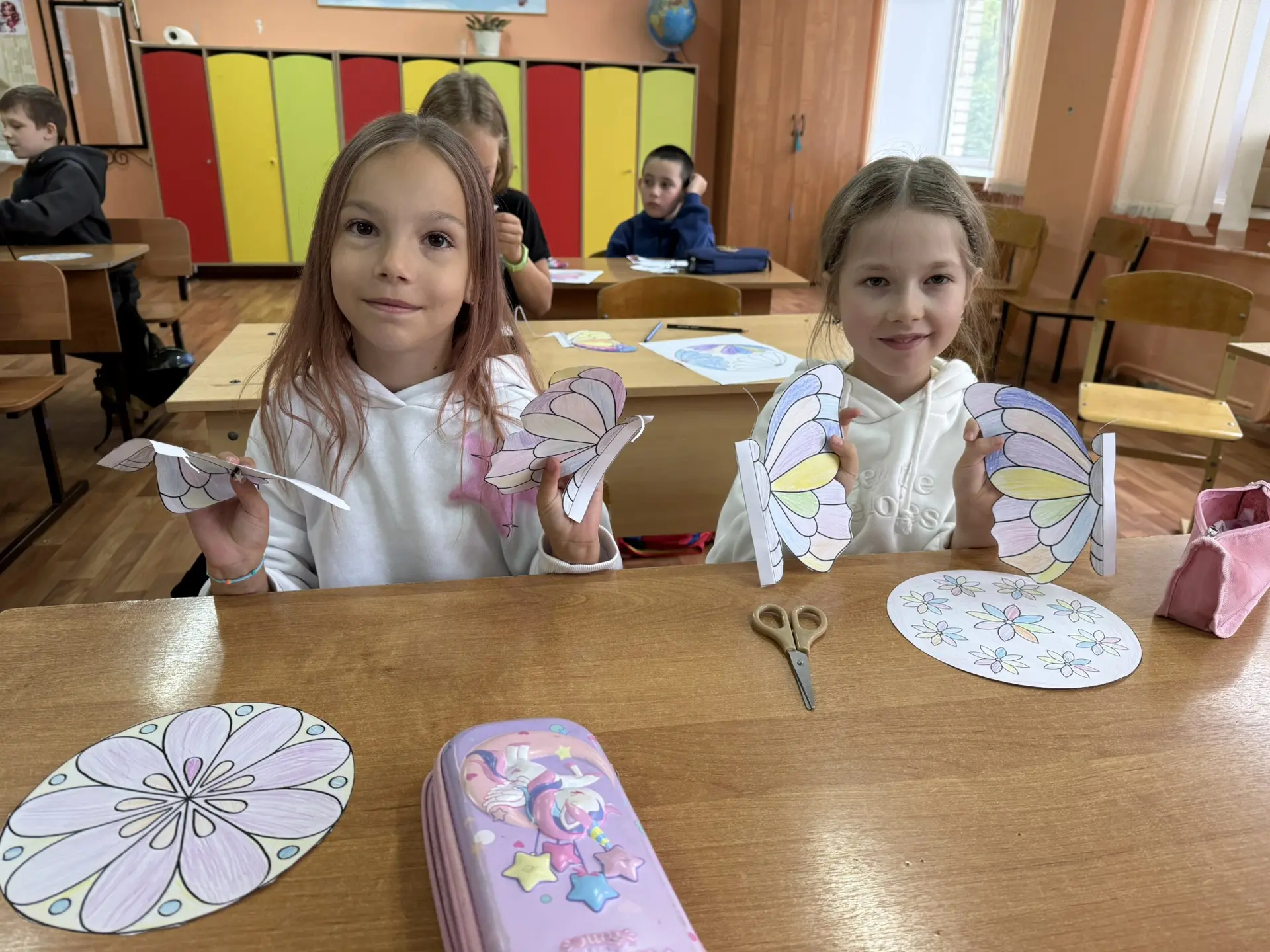 🦋19 июня — День бабочки!
Сегодня в нашем лагере было особенно ярко и красочно! 🎨✂️ Ребята создавал