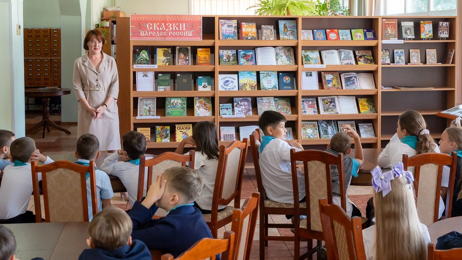 2 сентября в СахОУНБ им. Н.А. Тарасова открылась книжная выставка «Сказки народов Росси...