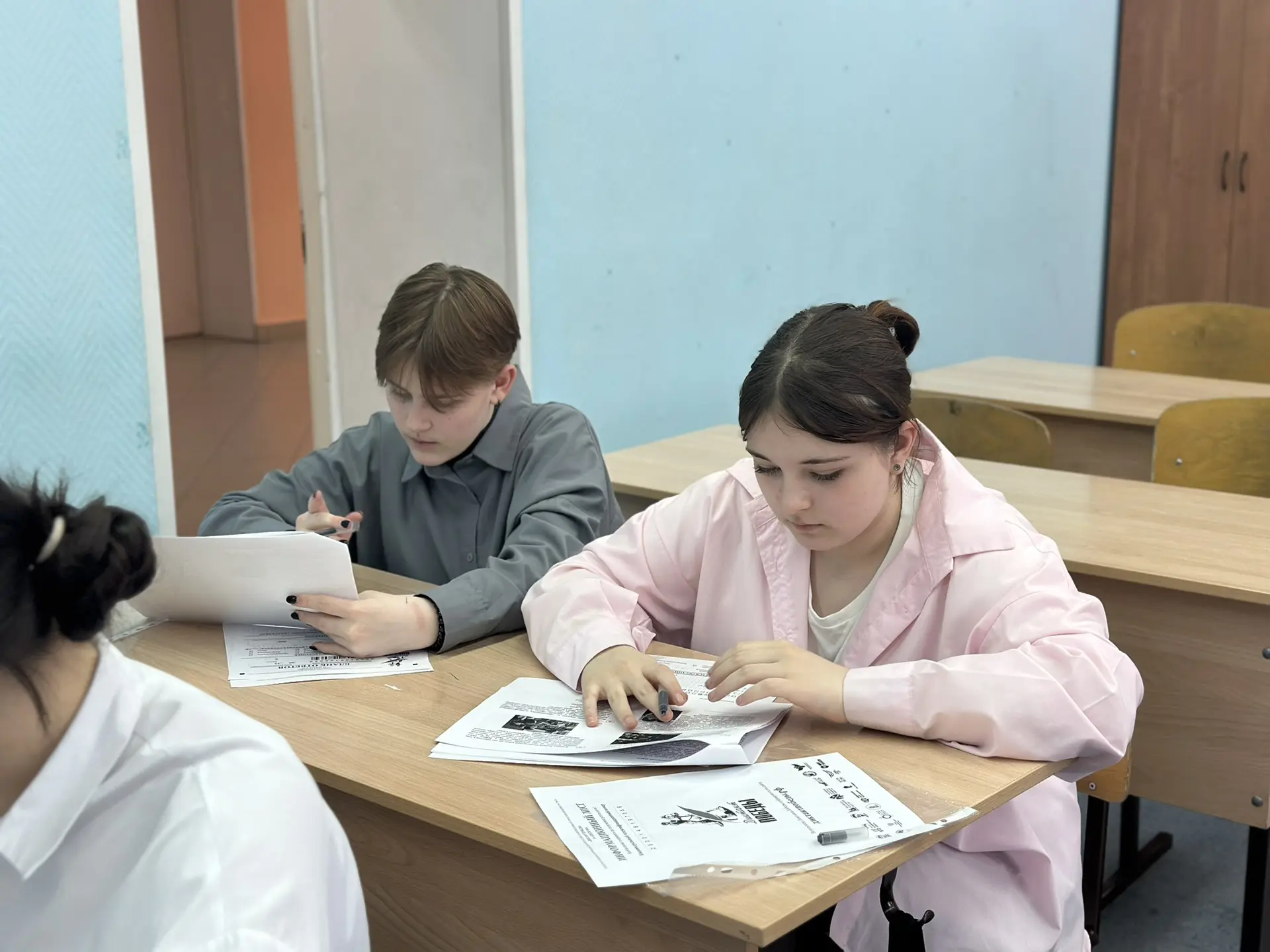 В нашей школе с гордостью и уважением к истории прошёл Всероссийский диктант Победы! 📜  Учащиеся 8-х