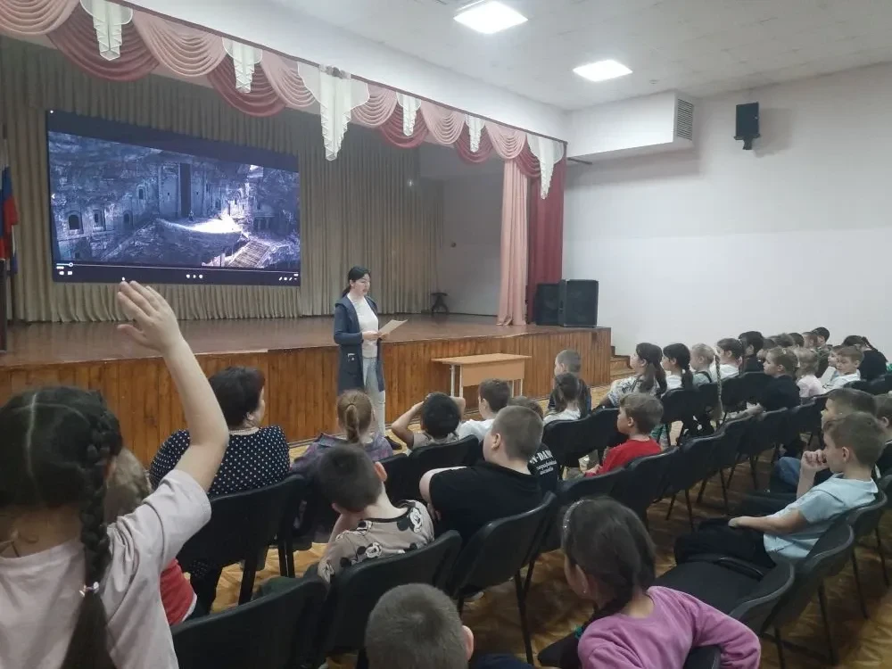 31 марта для воспитанников пришкольного лагеря "Солнышко" был организован насыщенный день, посвящённ