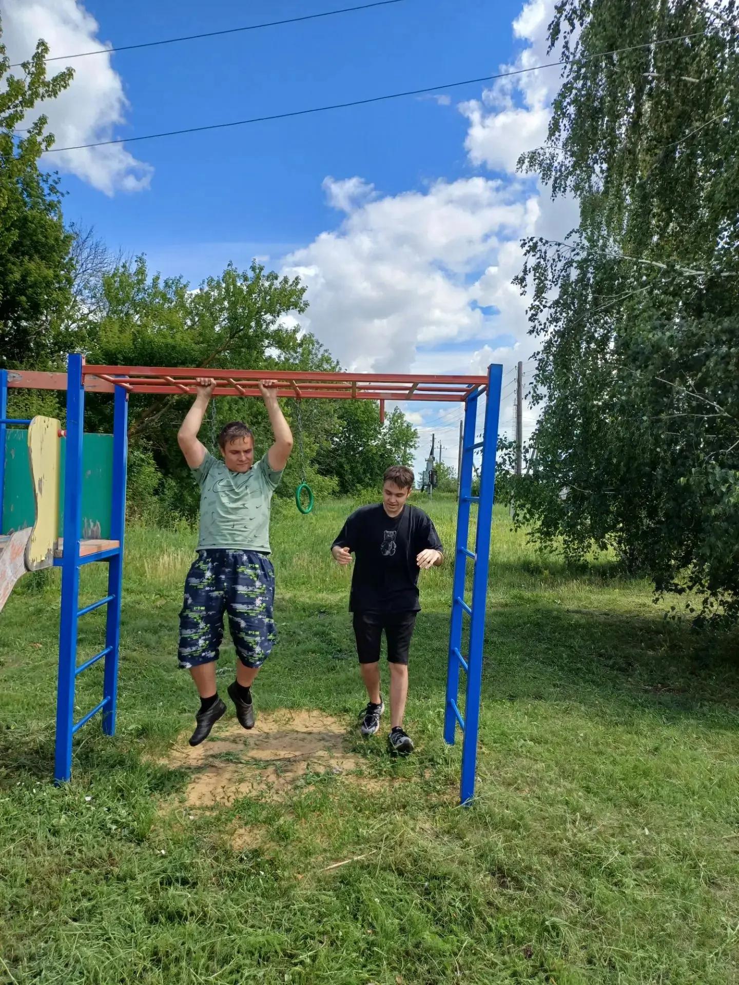 Лето - замечательная пора для того, чтобы дети бегали, прыгали и веселились. Подвижные игры особенно