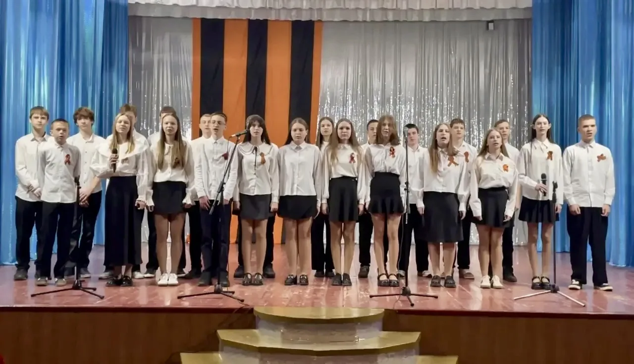 🇷🇺🕊️Ежегодный патриотический конкурс «Пою моё Отечество!» среди 7-8 классов.   💐Победителями конкурс