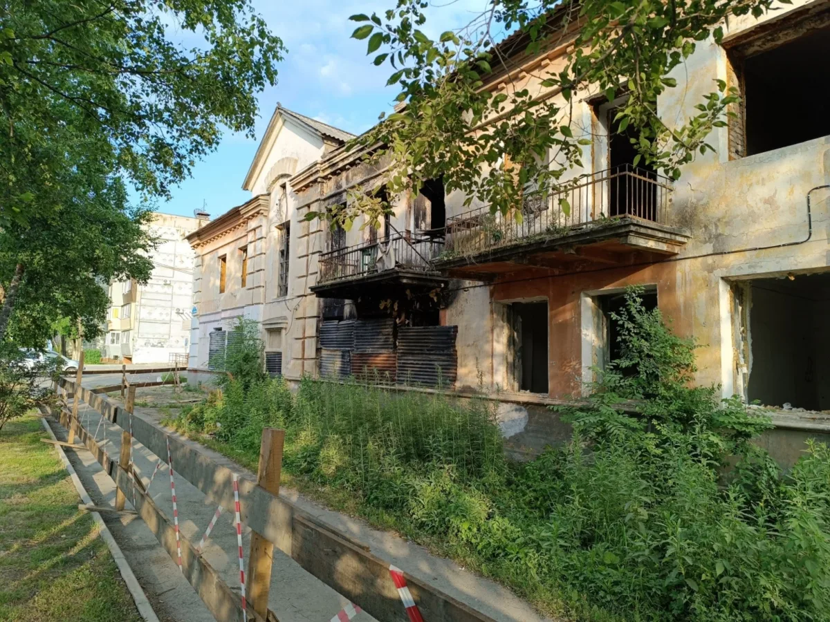 🏠Многоэтажный дом с паркингом построят на месте аварийных бараков в Уссурийске