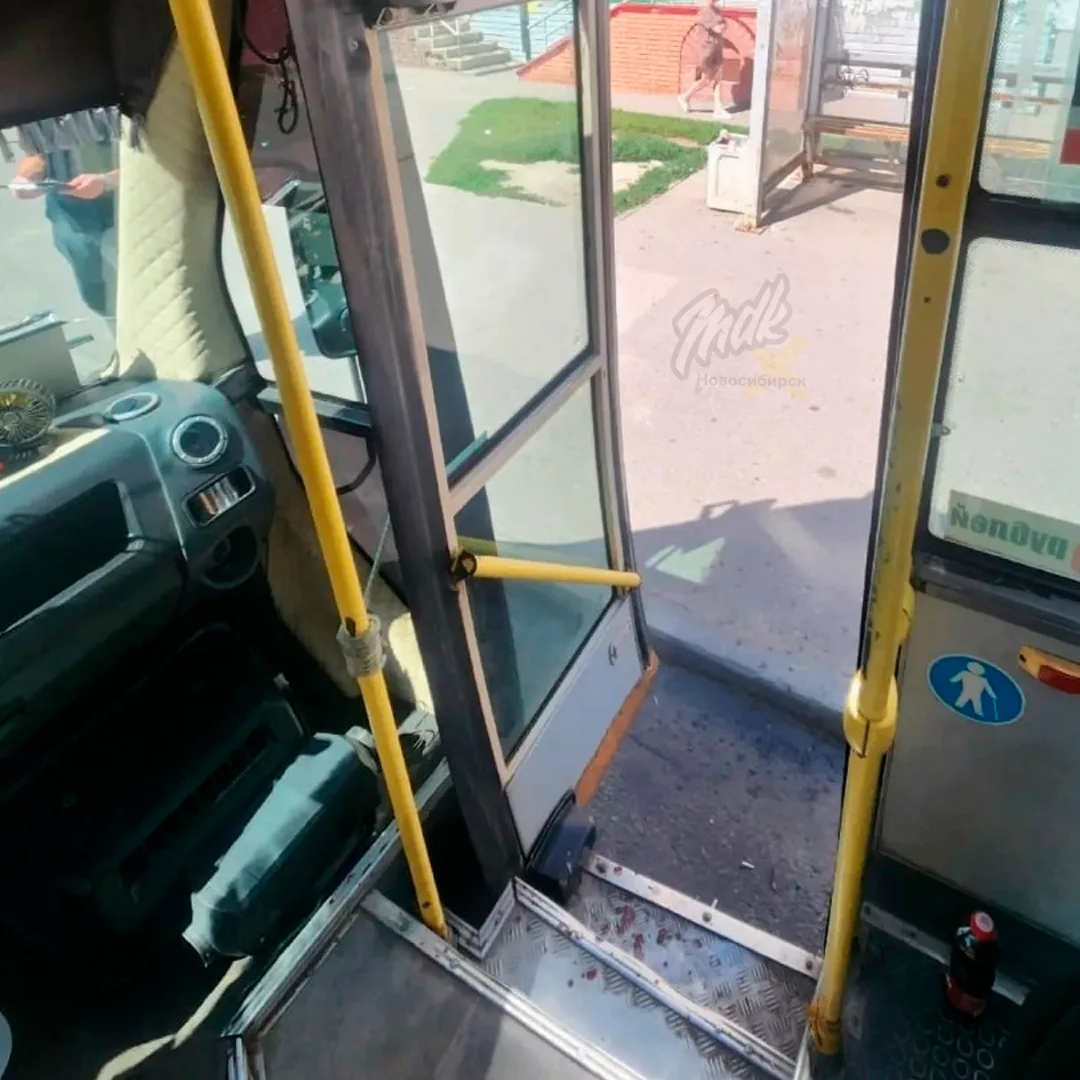 🚌 Женщина в Барнауле потеряла палец после того, как кольцо зацепилось за саморез в авт...
