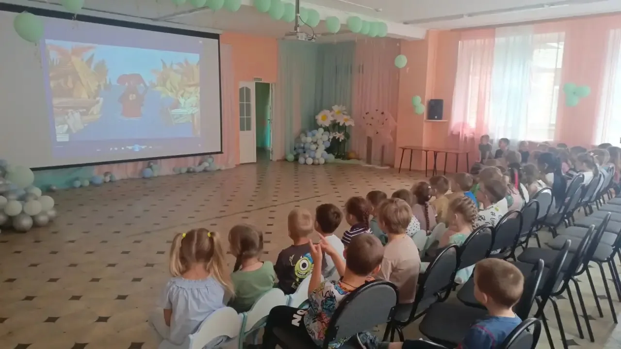 В ДО «Родничок» прошли мероприятия ко Дню семьи, любви и верности. Ребята из групп 13, 14 и 18 посмо