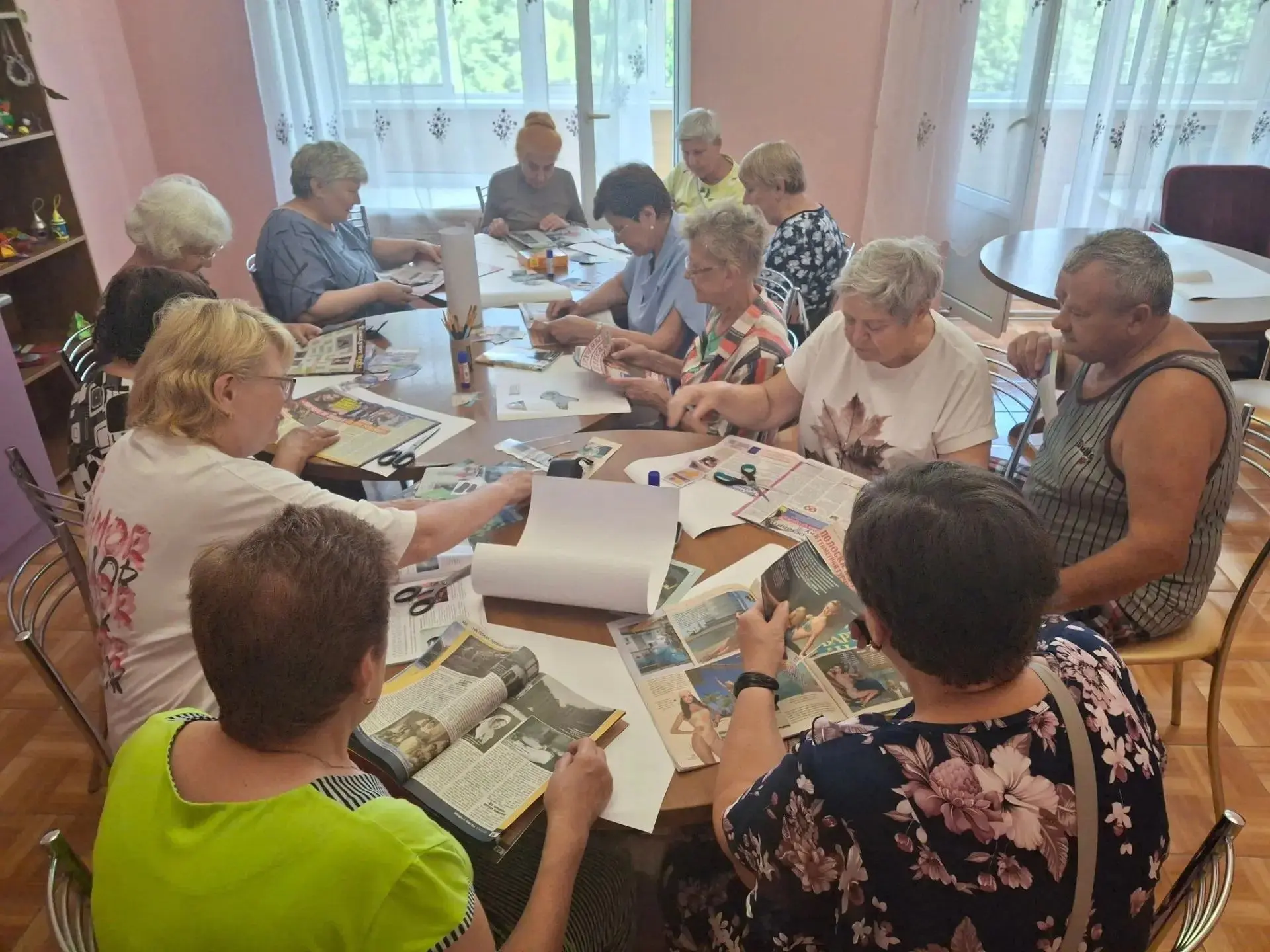 27 июля получатели социальных услуг отделения «Социально-оздоровительный центр» занимались арт-терап