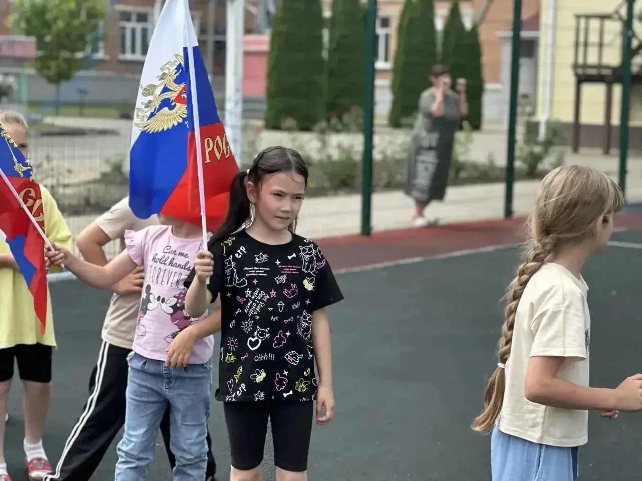 🇷🇺 В здоровом теле — здоровый дух! А когда это ещё и ко Дню России — сила вдвойне!

В лагере дневн