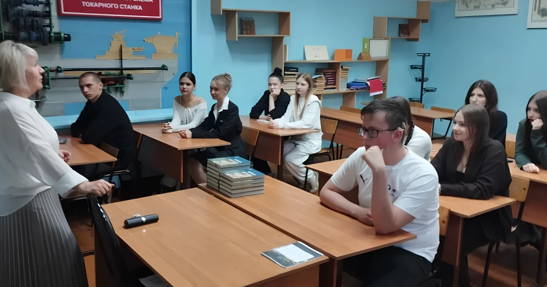 ⚖️💬На недавнем классном часе "Быть законопослушным", который прошёл в Кузнецком колледже электронны
