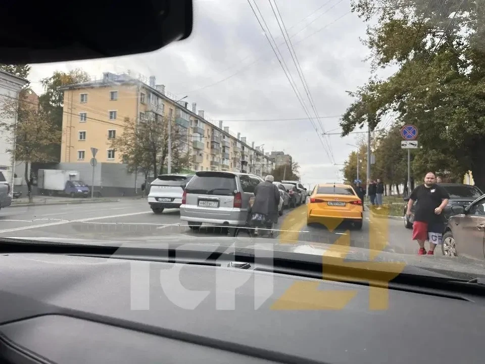 ⚠️ 15-летняя пассажирка пострадала в ДТП с пятью машинами на улице Октябрьской в Туле
