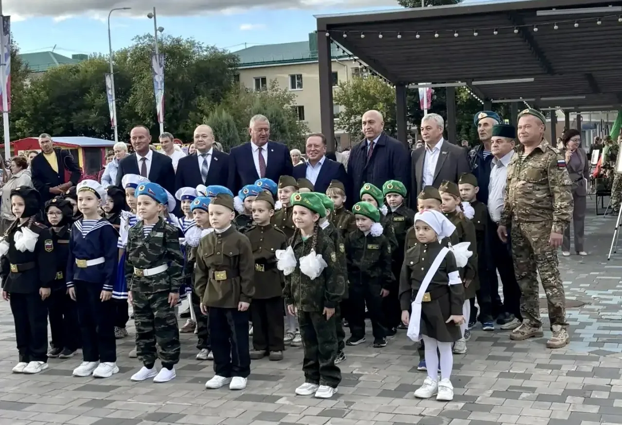 🎉И снова наши ребята в центре внимания, они приветствовали участников Фестиваля труда ...