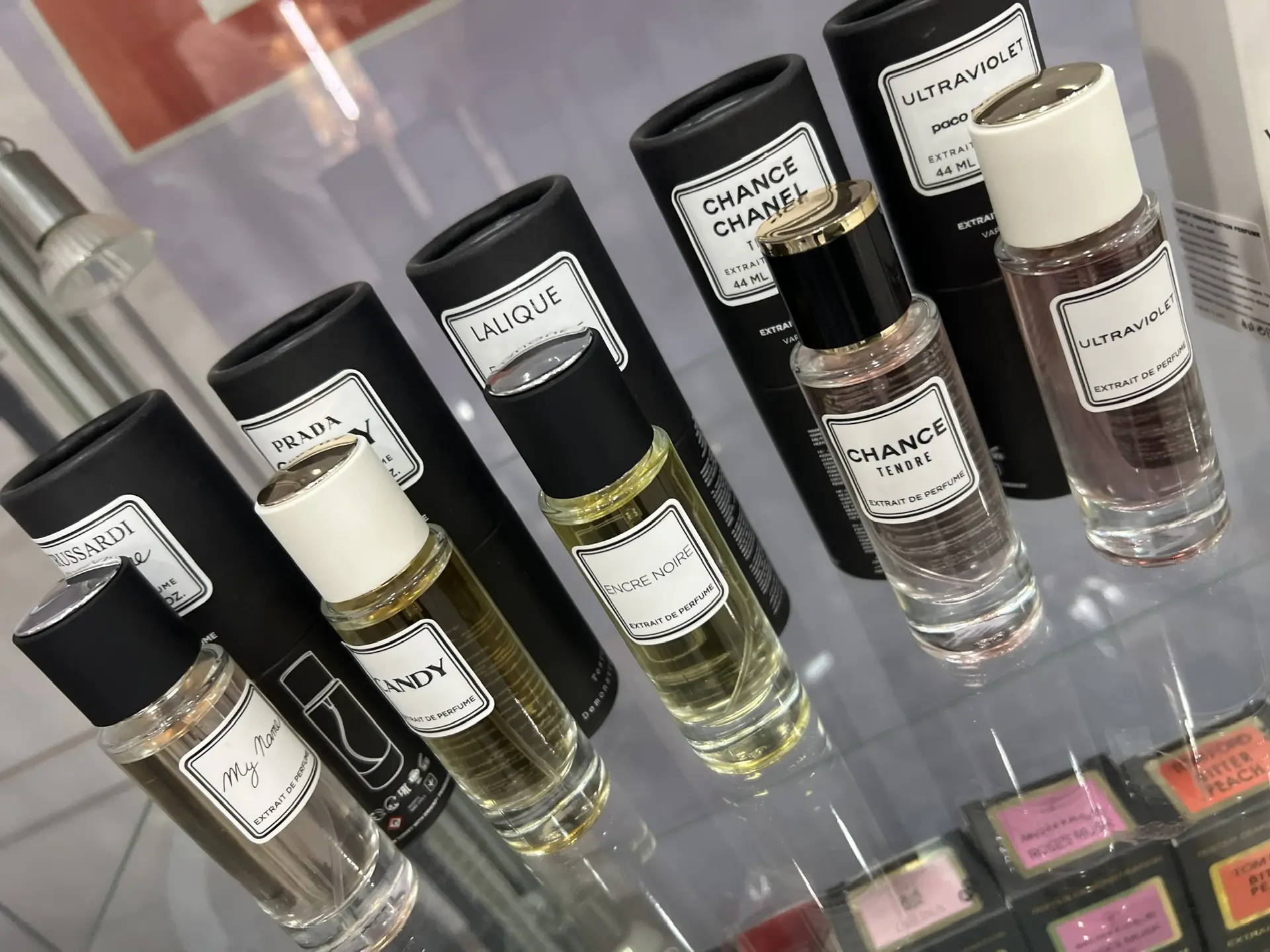 350₽ духи нюхать в магазине