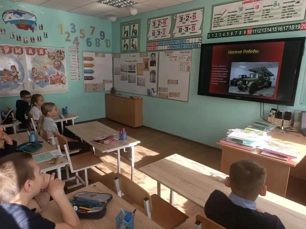 🕊️В МБОУ СОШ с. Тербуны прошли классные часы, посвященные Дню Победы.  Через два дня мы отмечаем вел