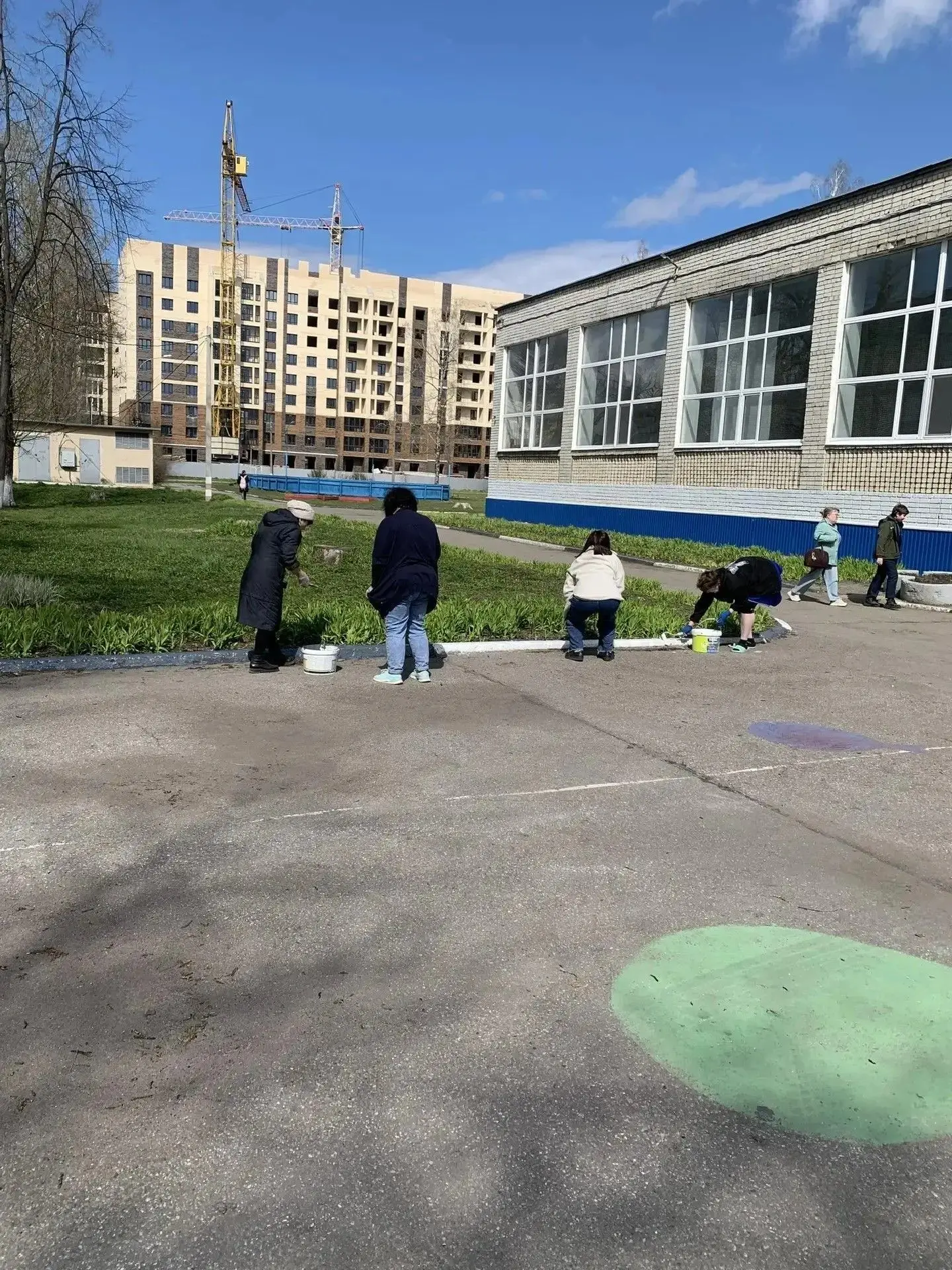 🧹Накануне праздника 1 Мая в нашей школе в обоих корпусах прошли субботники.  💪 Ученики, педагоги и с