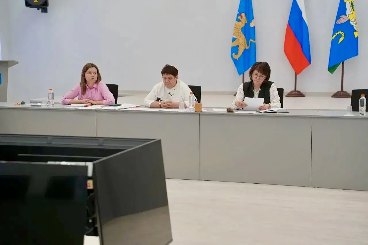 📝 На совещании с руководителями образовательных учреждений округа обсудили ключевые во...