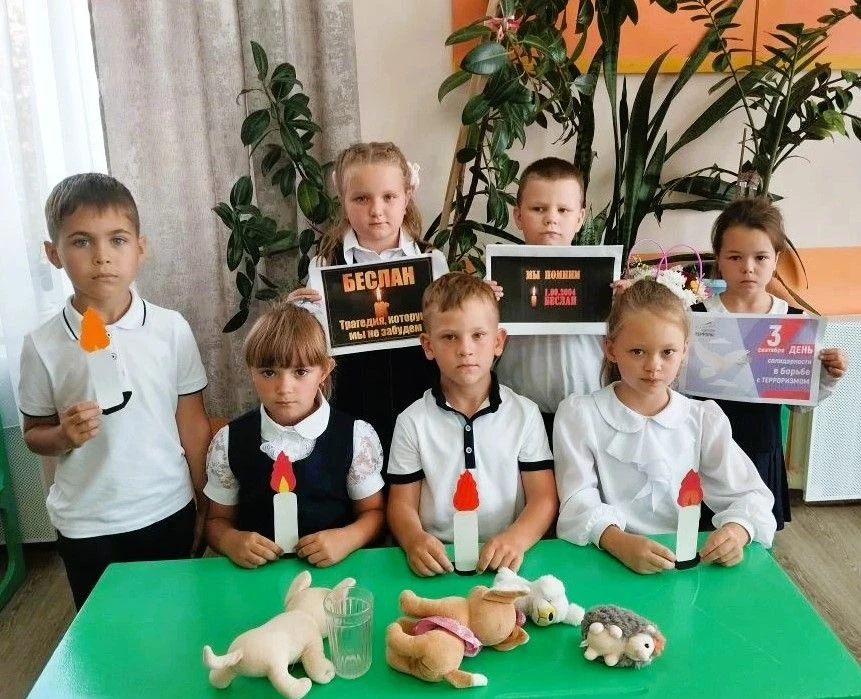 В 1"А"классе классный руководитель Марина Николаевна Тюлякова провела классный час посв...