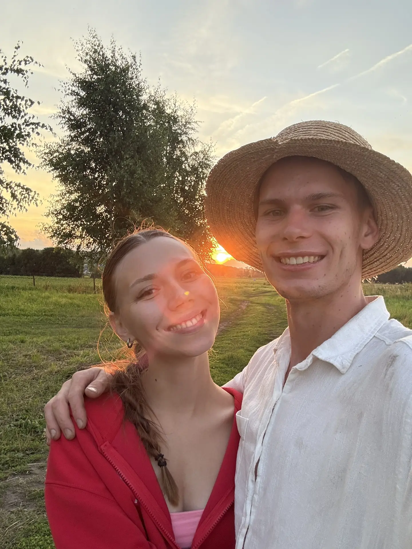 Рабочий день в деревне  подошел к концу 😍 такой красивый закат сегодня 🌅 И у Графа теперь новые хо