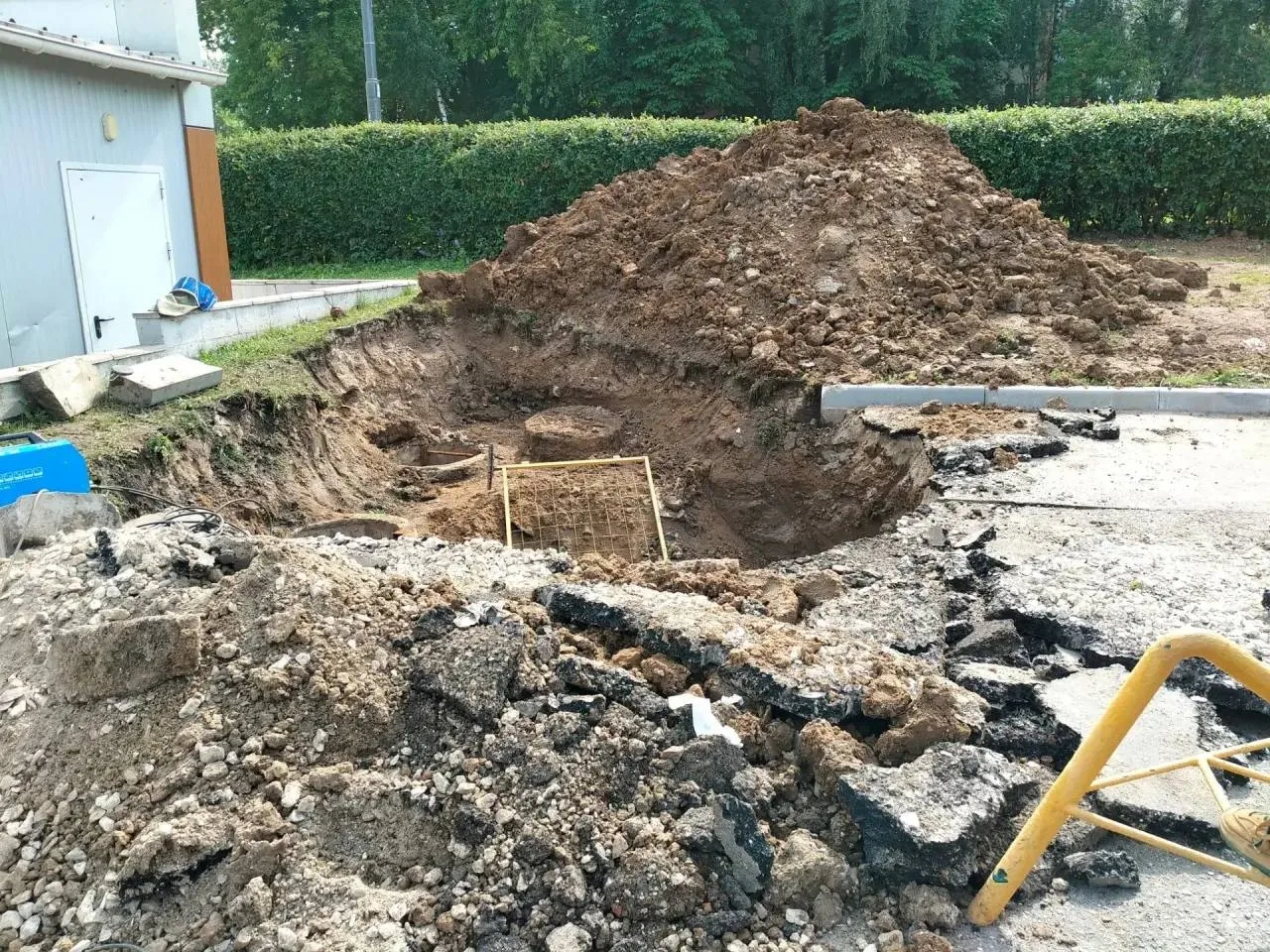 ⚠ В Ленинском округе уже три недели не могут завершить работы на раскопанном участке

Этой информаци