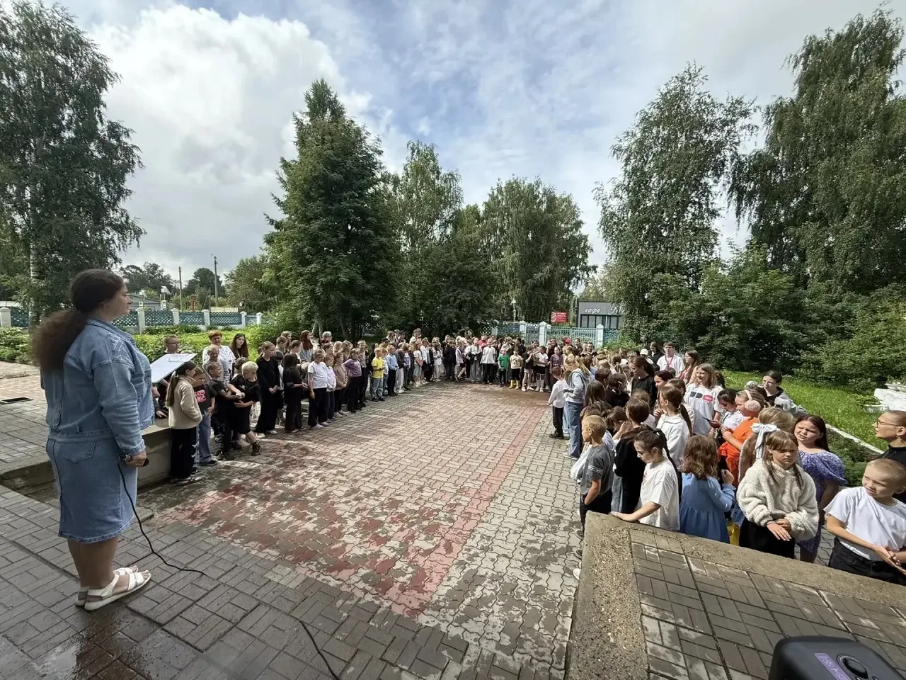 🥳Ну вот и закончилась сегодня летняя смена нашего замечательного лагеря «Теремок»

🎤С утра все отр