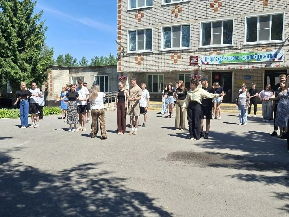 В Елецком муниципальном округе одиннадцатиклассники готовятся к главному школьному событию
Выпускной