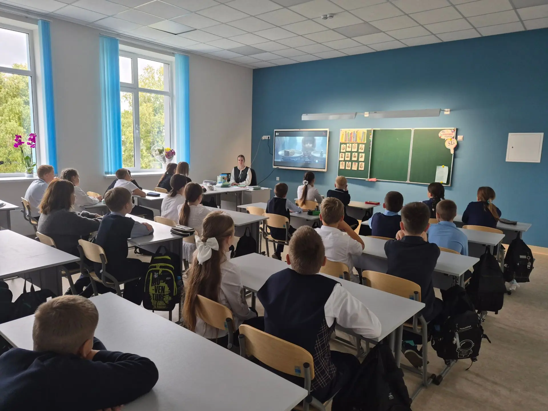 🕊В #МБОУПСОШ2имМФТихонова прошли «Разговоры о важном», посвящённые 85-летию блокады Ле...