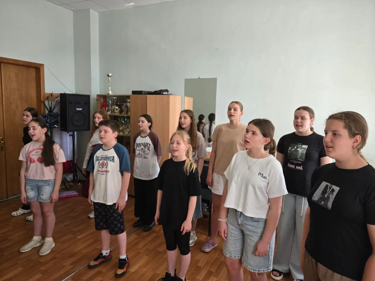 🎶 Голос — это суперсила! И мы знаем, как её пробудить! 🎶

В студии современного вокала «Резонанс» 