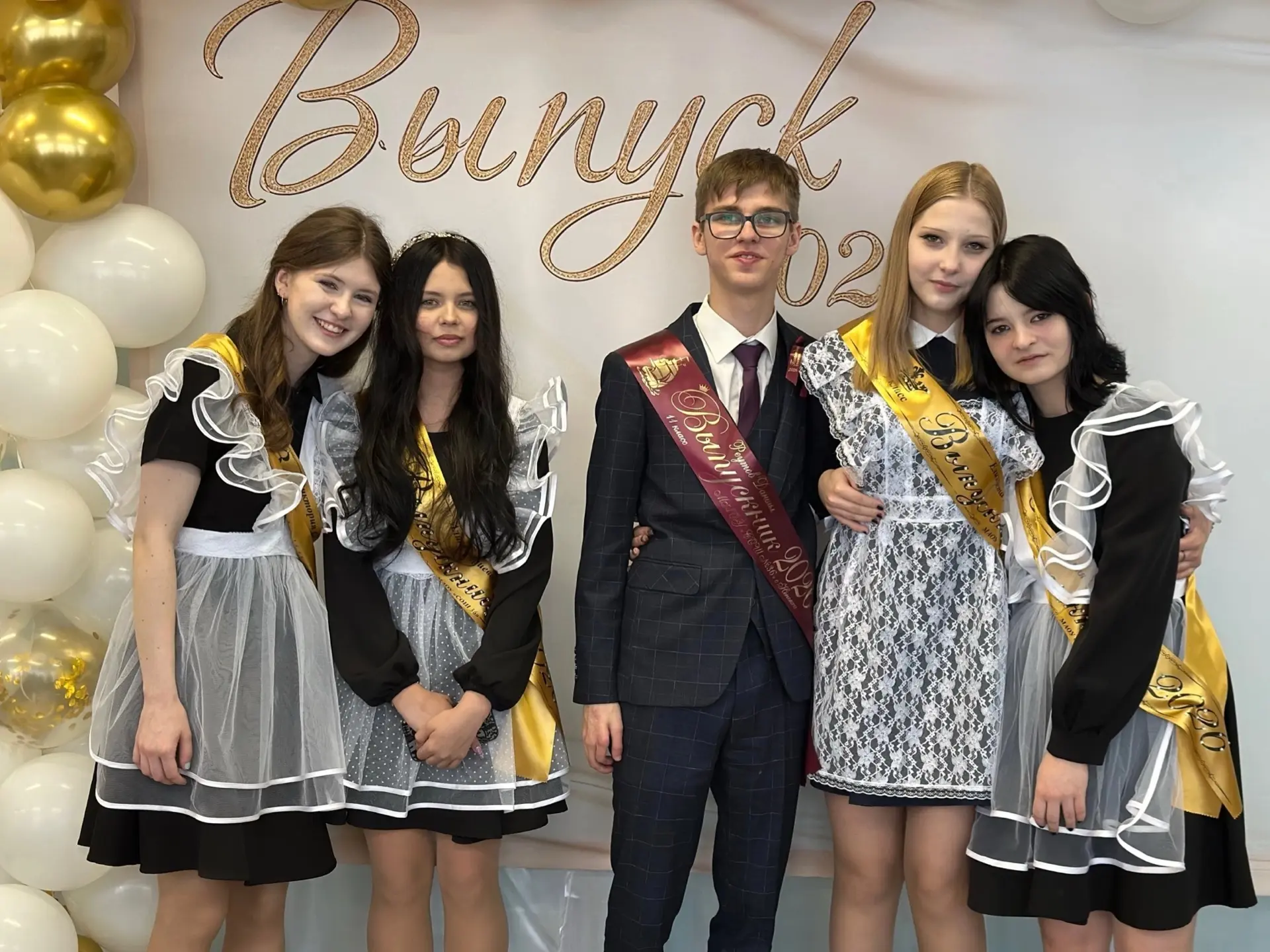 Дорогие выпускники! 

В школе прозвенел последний звонок — этот знаковый момент определённо запомнит