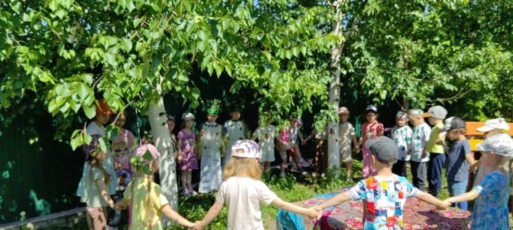 🇷🇺 День России начинается с улыбки! 🇷🇺

В 1‑м корпусе дети групп № 3 и № 12 отметили предпраздни