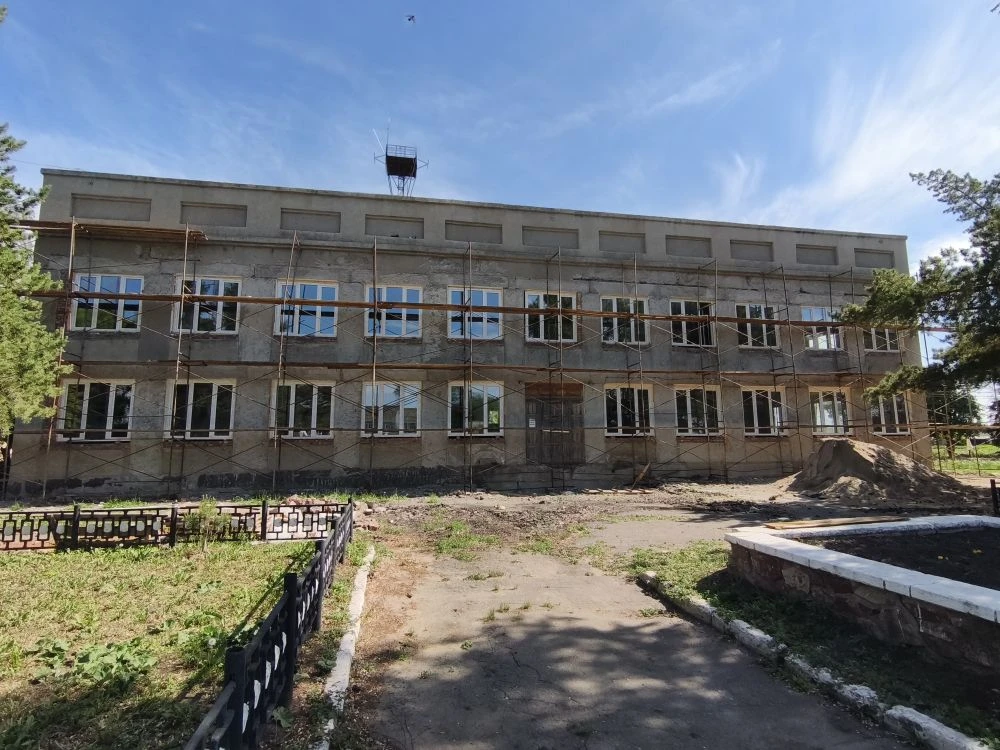 Благодаря поддержке партии Единая Россия продолжается капитальный ремонт здания под раз...