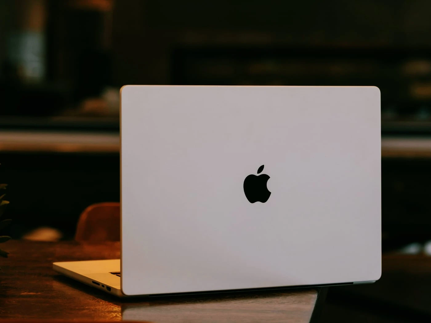 Apple планирует выпустить совершенно новый MacBook, который займет место между Air и Pro