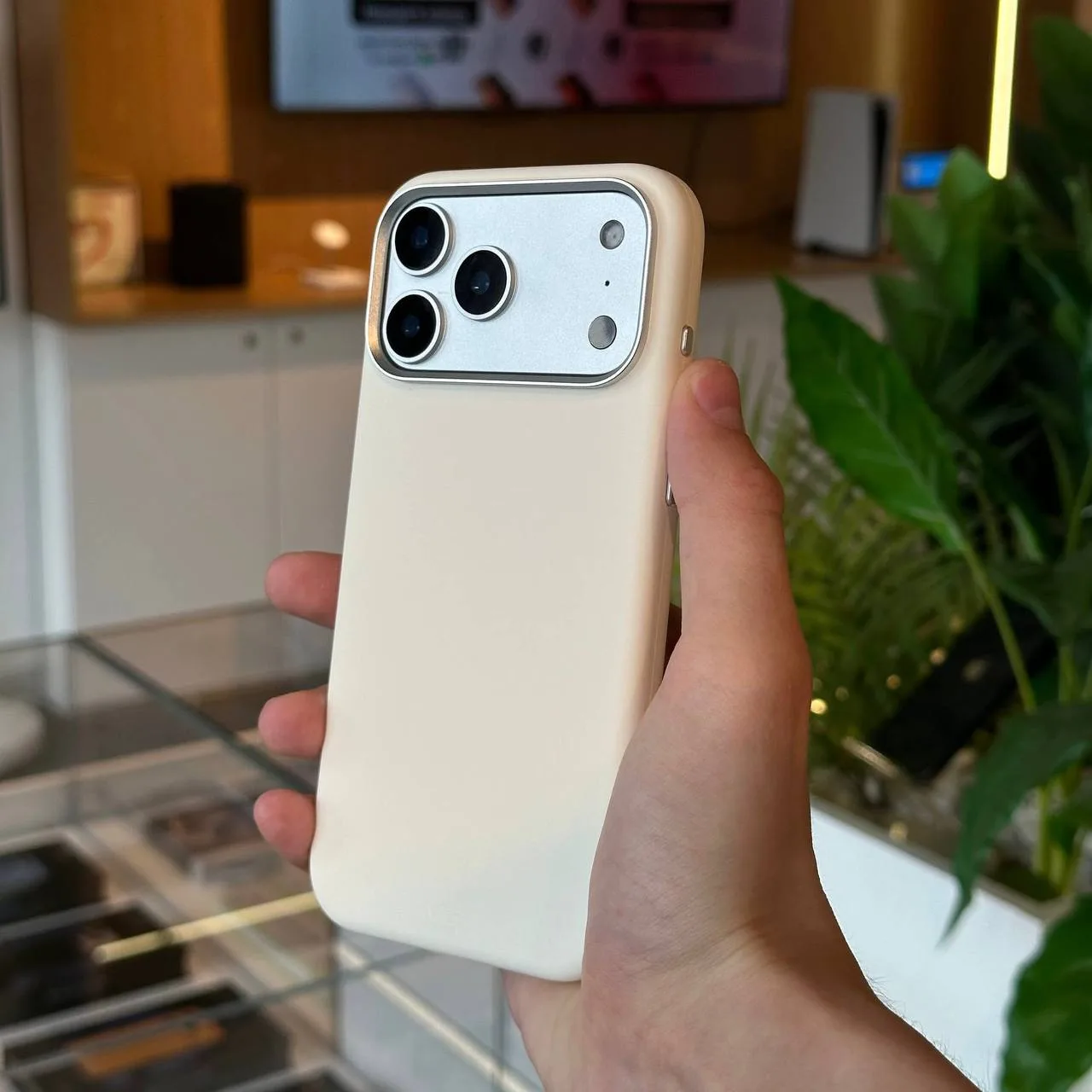 Подборка чехлов на iPhone

В TREND WOOD большой ассортимент чехлов — от лаконичной классики до преми