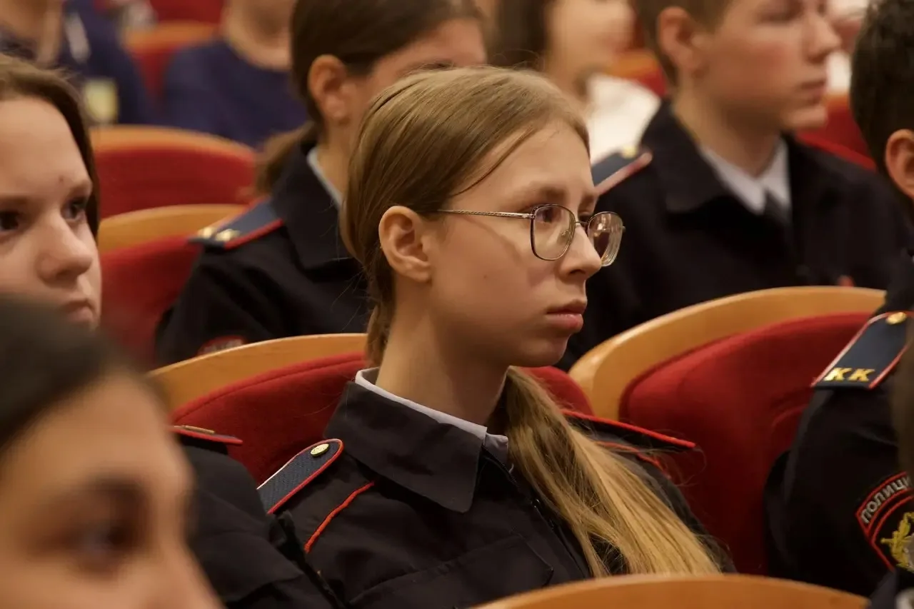 УРОК МУЖЕСТВА: ВСТРЕЧА С ГЕРОЯМИ🇷🇺👏  В нашей состоялся Урок Мужества, посвященный специальной военно