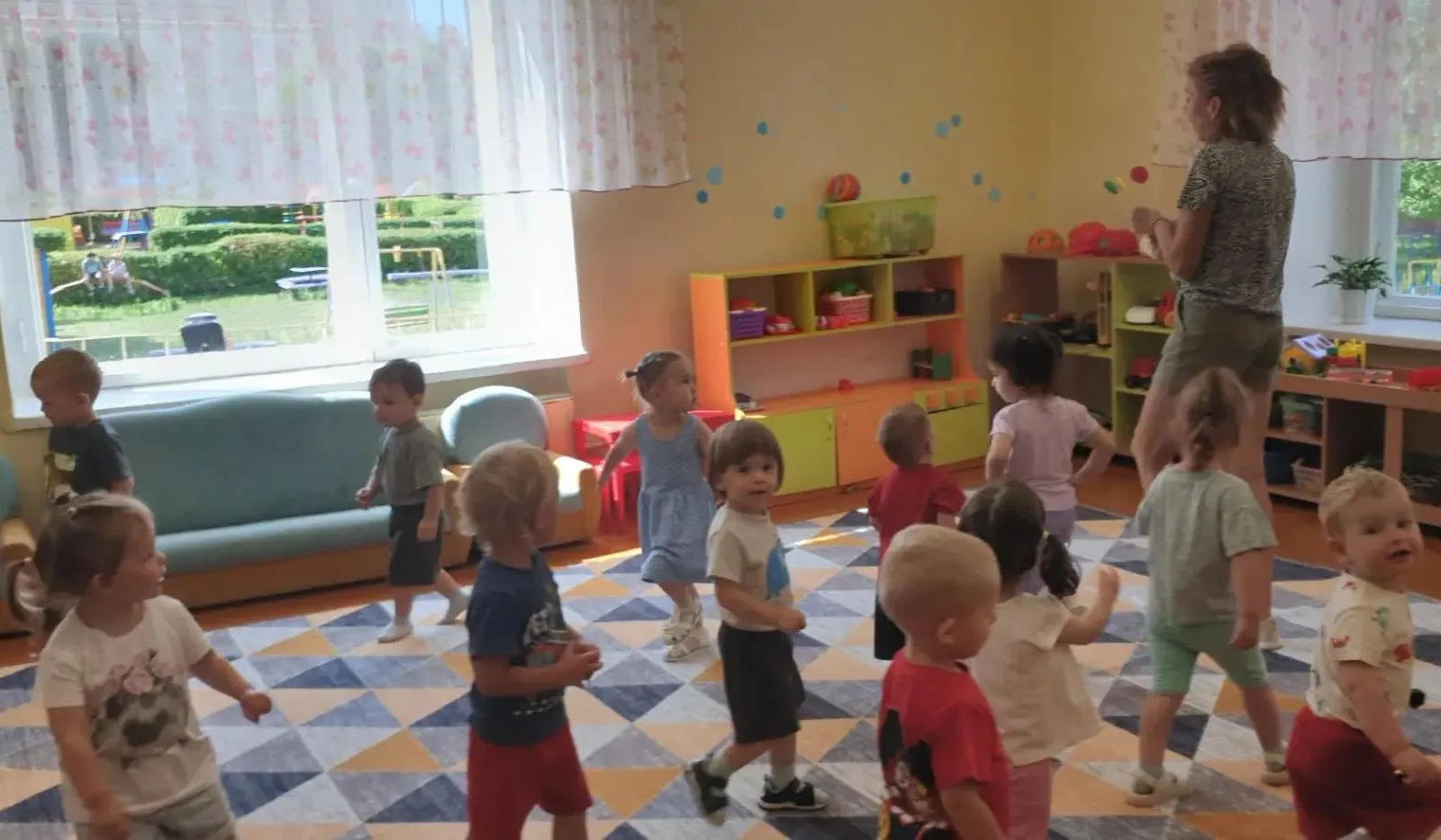 В группе раннего возраста "Дельфинчики" прошел тематический "День безопасности на дороге".