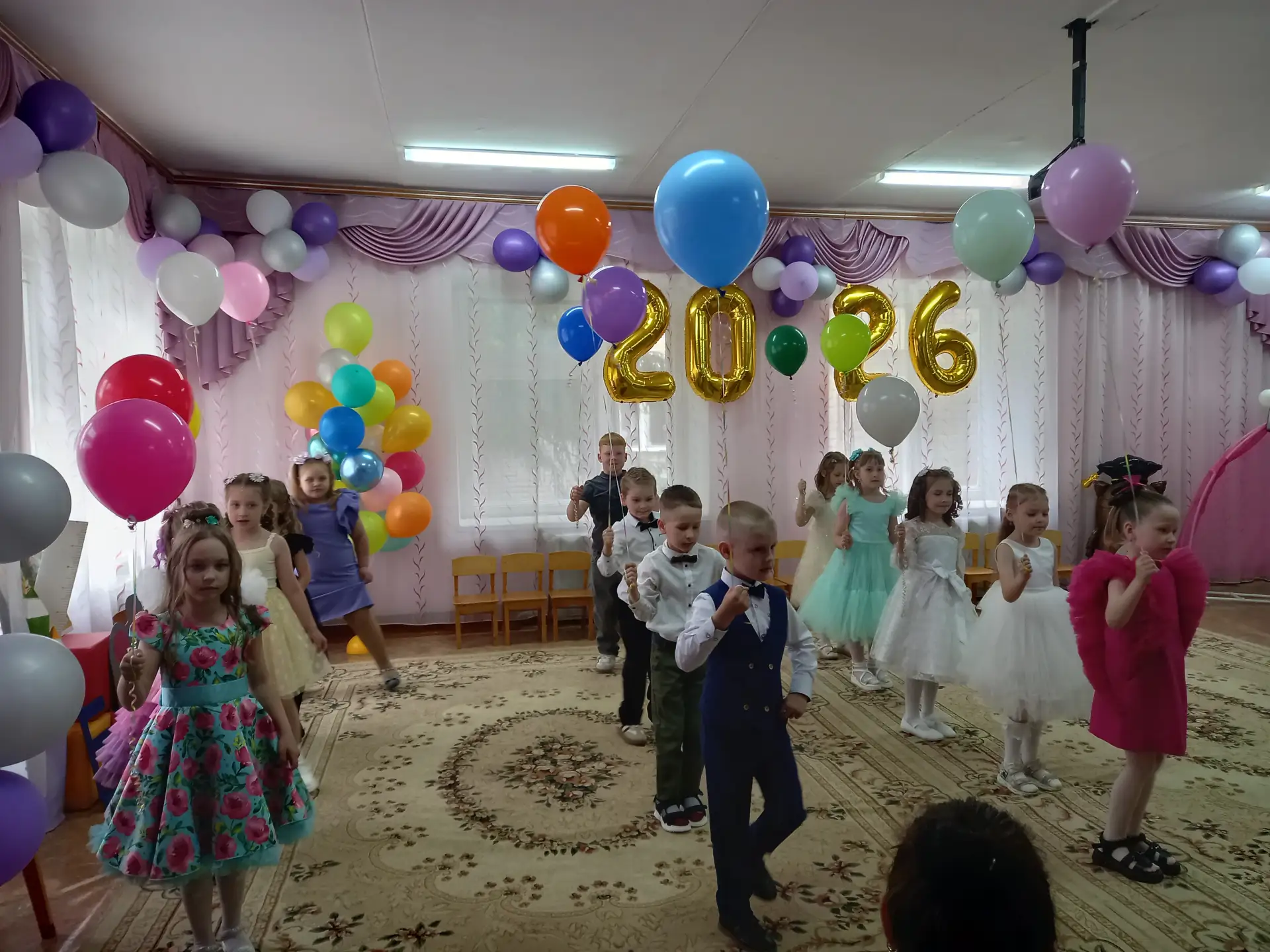 Выпускной в детском саду — это символический праздник, который знаменует окончание дошк...