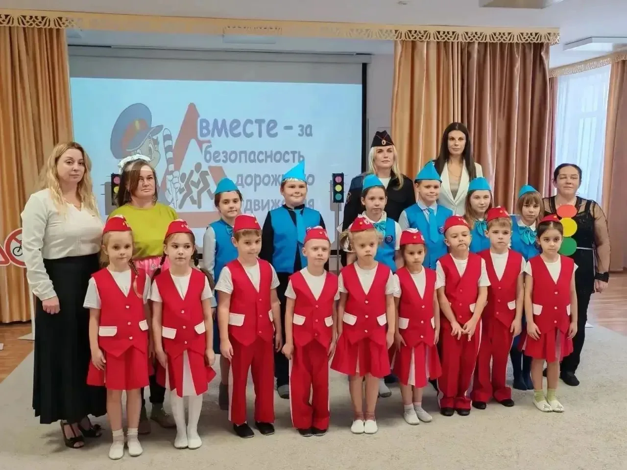 Сегодня отряды ЮИД «Светофор» и «Перекресток»  побывали в гостях у наших замечательных ...