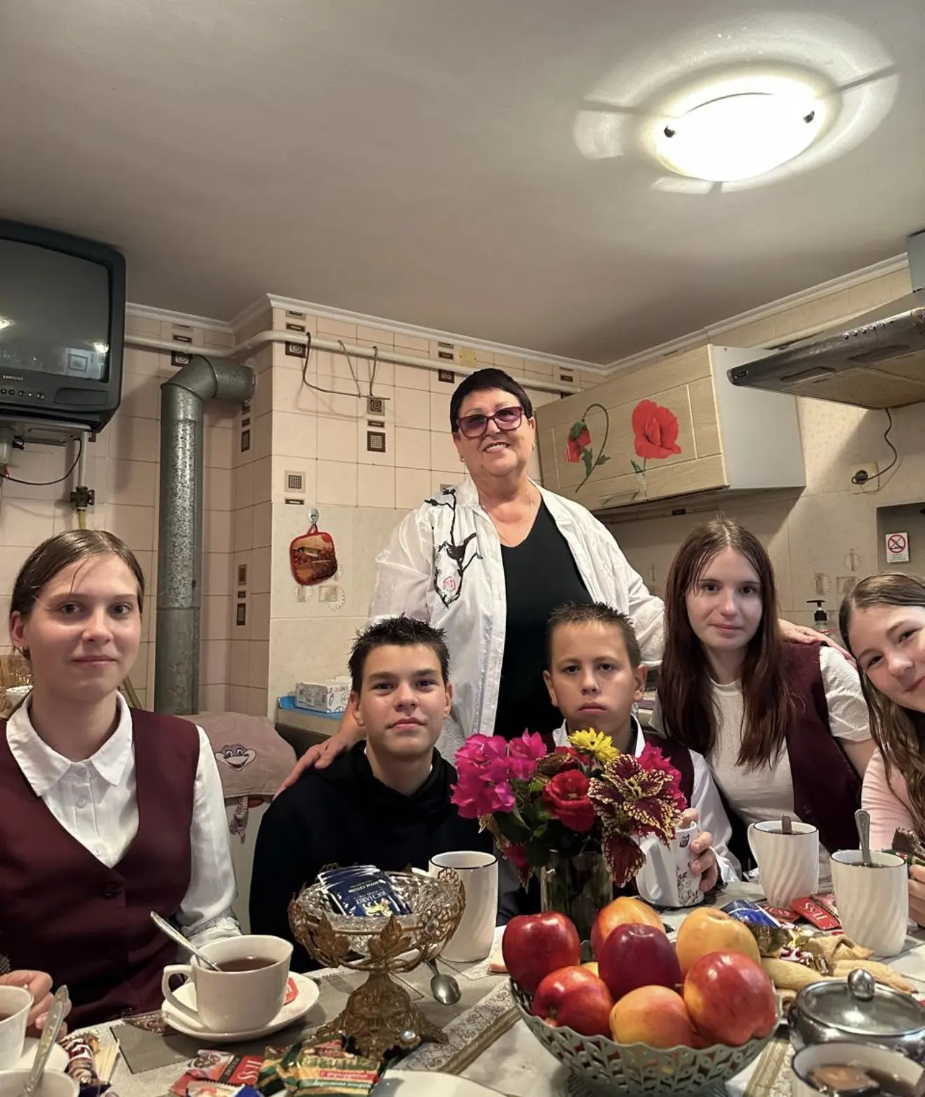📣 Волонтёрский отряд МБОУ ООШ № 15 в рамках акции «Рука помощи».