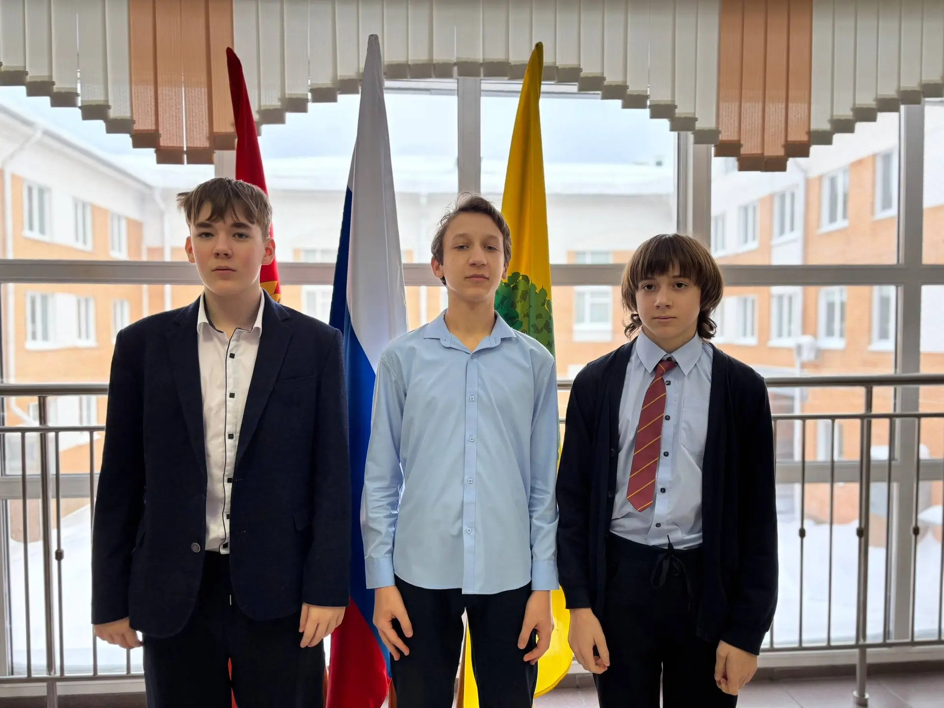 👩‍🏫 РАЗГОВОР О ВАЖНОМ 👩‍🏫    Новая учебная неделя в нашей школе стартовала с церемонии торжественног