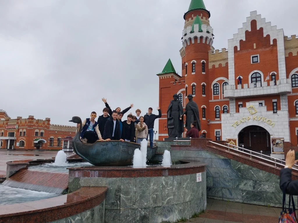 ОБРАЗОВАТЕЛЬНАЯ ЭКСКУРСИЯ В ЙОШКАР-ОЛУ  13 мая обучающиеся 8Б класса школы вместе с классным руковод