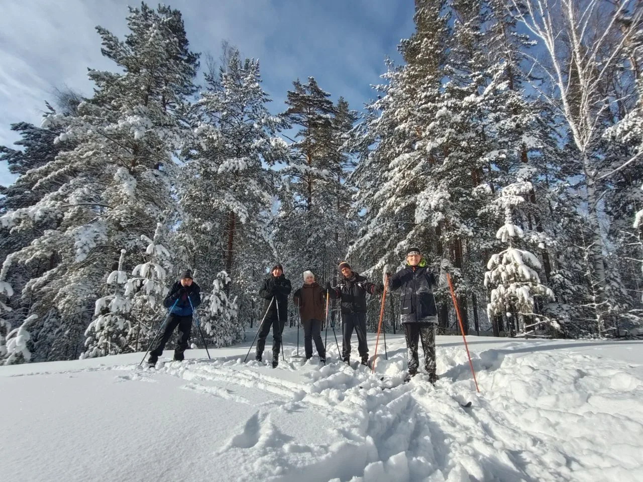 Проживающие очень любят лыжные 🎿прогулки по лесу. 🌲Это полезно для здоровья и здорово...