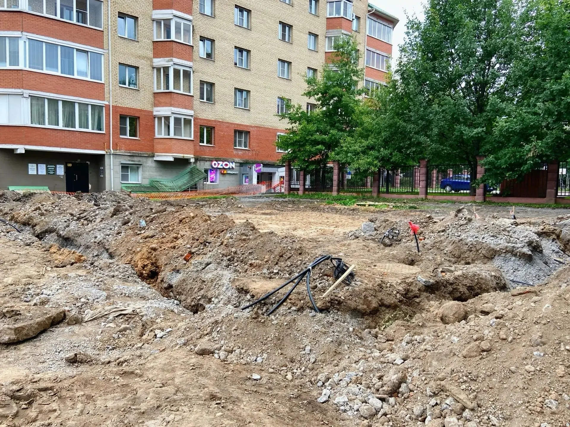 В Череповце начали благоустраивать сквер у Центра боевых искусств

Территорию приводят в порядок за 