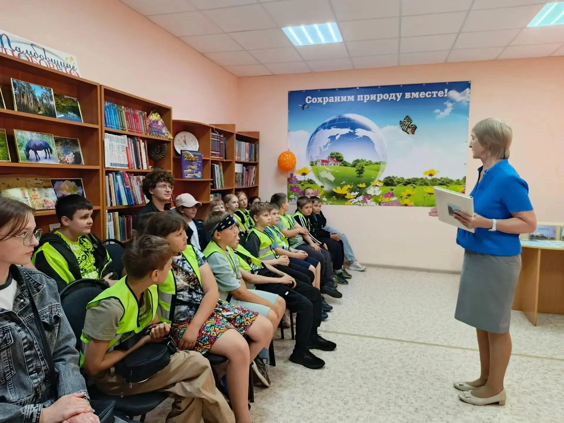 День в пришкольном лагере выдался по‑настоящему насыщенным, познавательным и радостным!

Пятый отряд