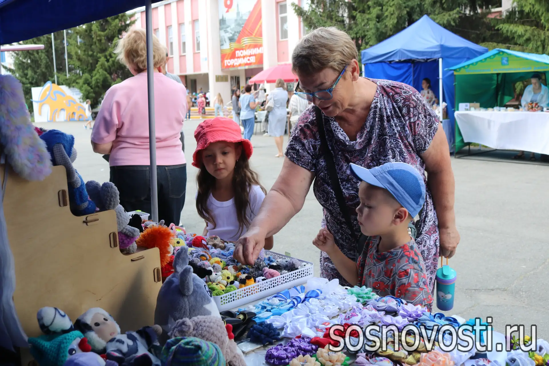 🍁 Сегодня в Долгодеревенском на площади у Центрального Дома культуры развернутся площа...