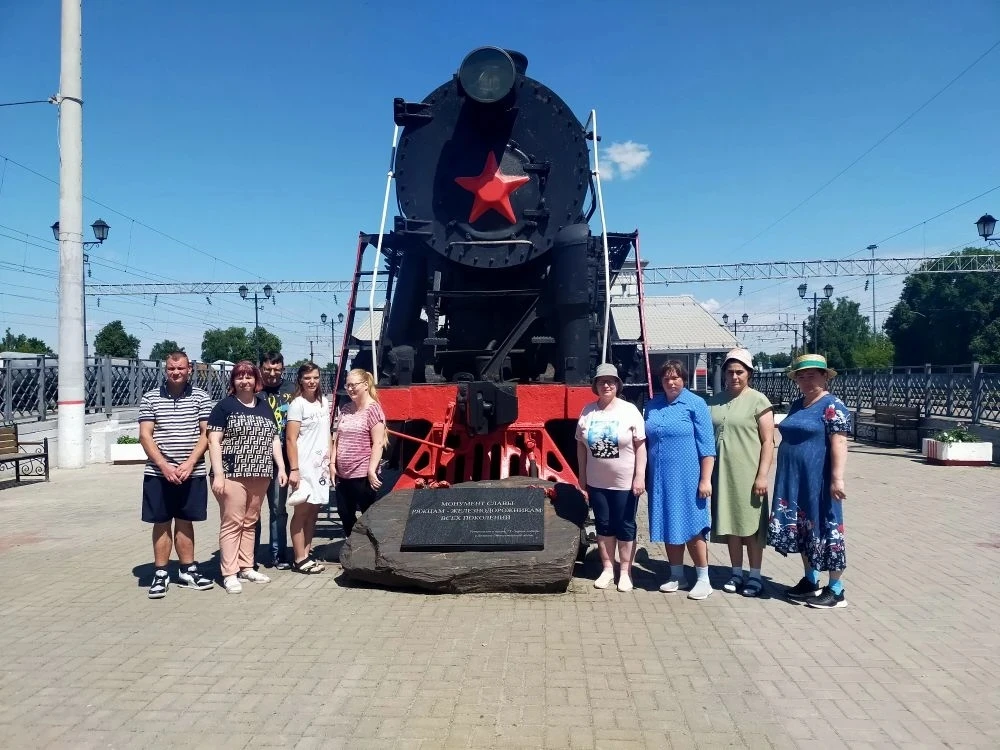 Мы сегодня — в Ряжске, в музее железной дороги (да, он прямо на вокзале!).
Экскурсовод — отдельный б