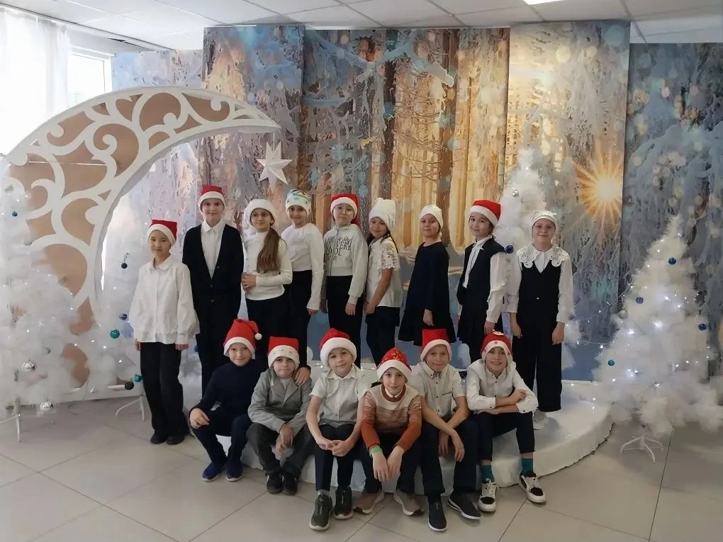 Финишная прямая первой половины учебного года🌲  Сегодня в нашей школе прошел день новогоднего колпач