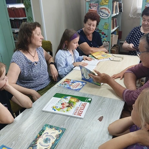 В уютном зале библиотеки села Мугреевский прошло семейное посещение. 👱‍♀️🙎‍♀️Когда ка...