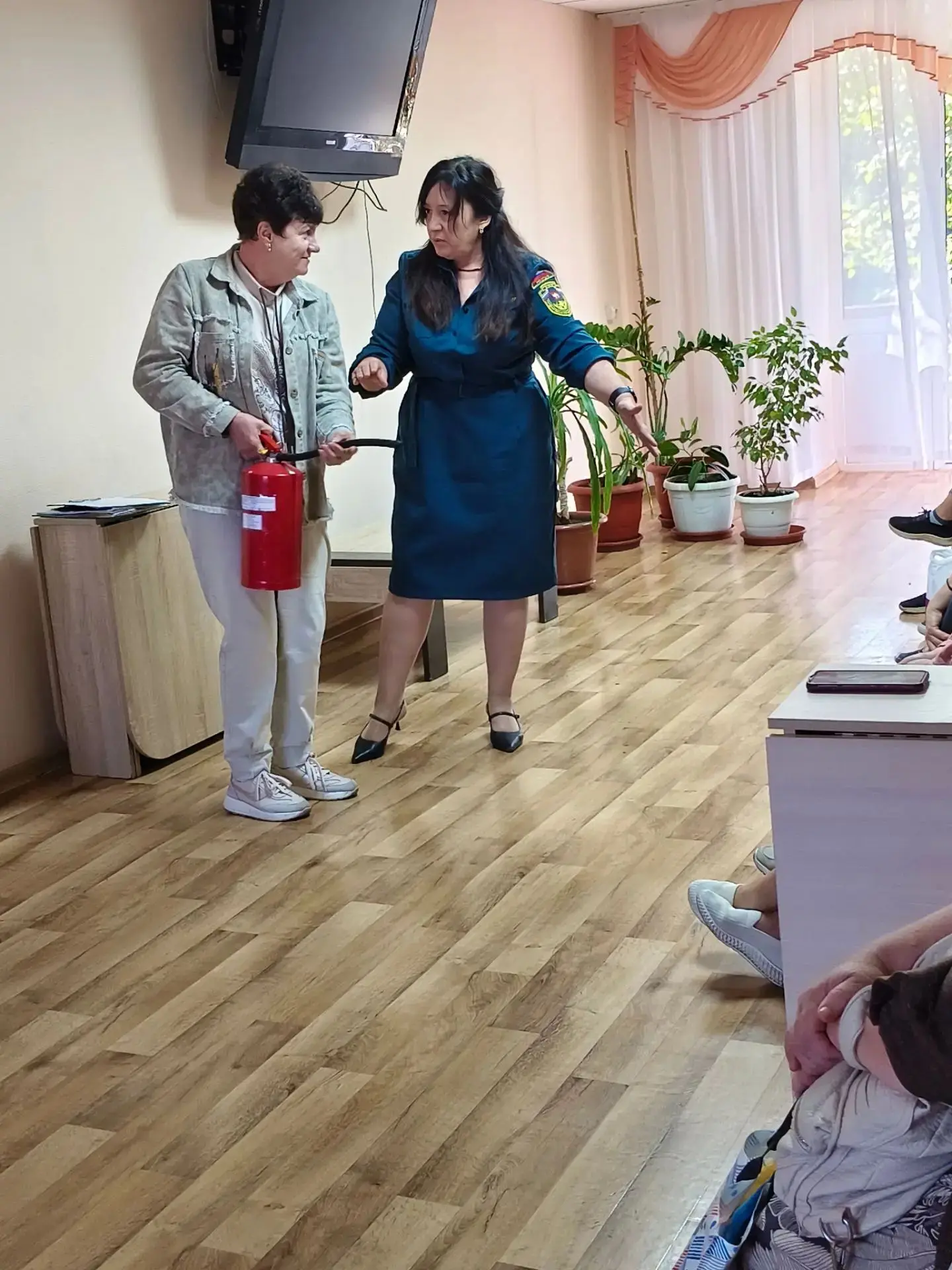 В МБУ "Комплексный центр" города Троицка проведена беседа инспектором противопожарной п...