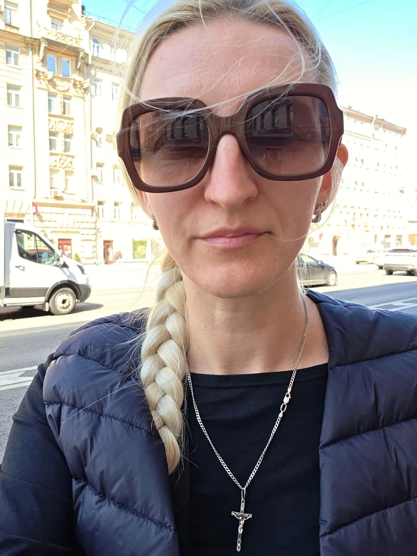 Утром Здоровье➡в обед занятия вокалом ➡ вечером закупки перед школой 🟰весь день вместе...
