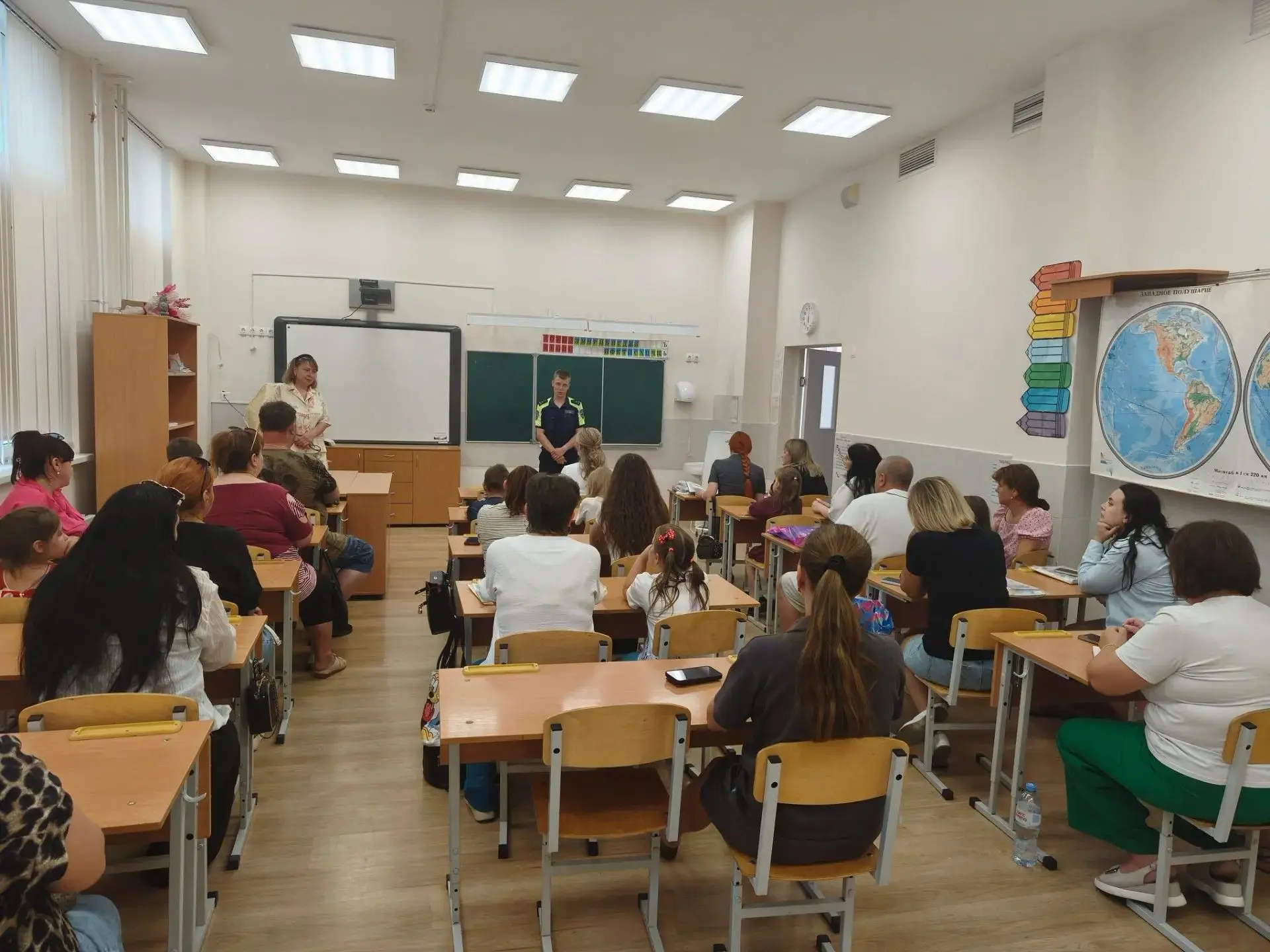 Инспектор ГИБДД провёл профилактическую беседу с родителями первоклассников 18 школы по...