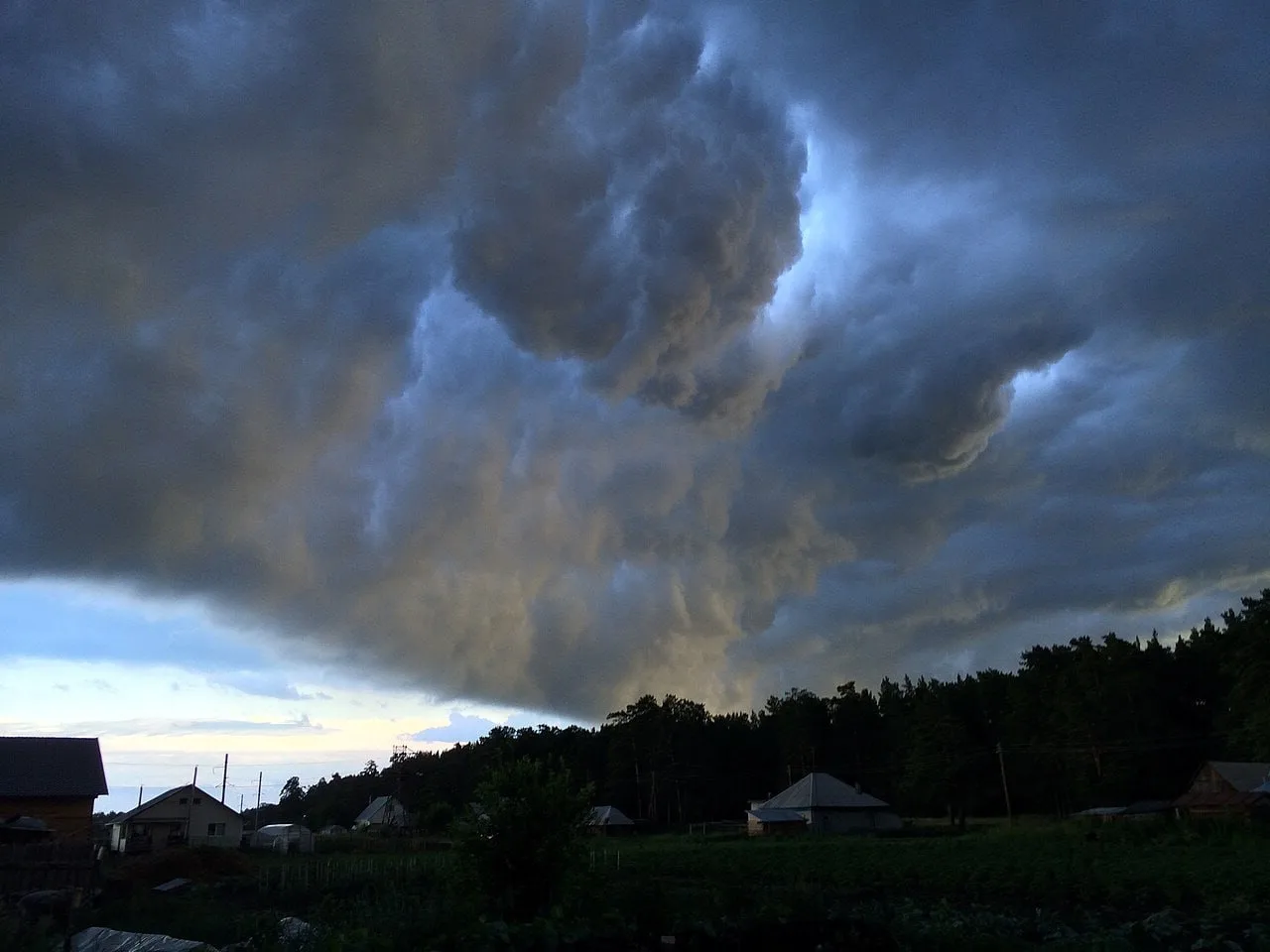 ⛈ Дожди и грозы принесут в Курскую область похолодание к выходным.