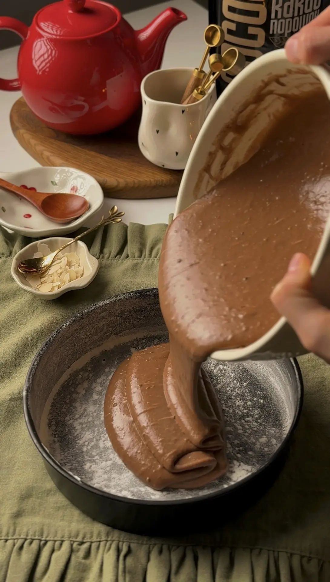 Очень шоколадный кекс из простых ингредиентов 🍫

🌟Тесто:
2 яйца
150 гр сахара
100 гр растительного